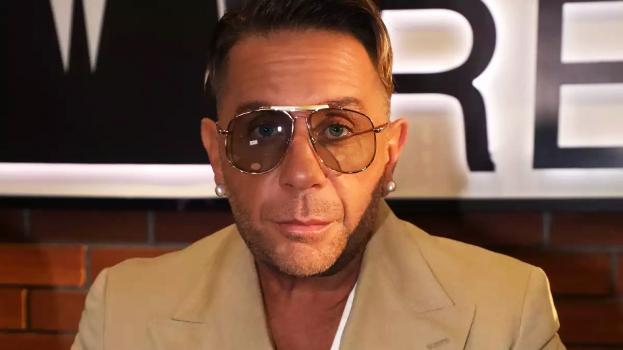 Συγκλονίζει η μαρτυρία του Μαζωνάκη για τον εγκλεισμό στο ψυχιατρείο: «Με τύλιξαν σε μία κόλλα χαρτί»