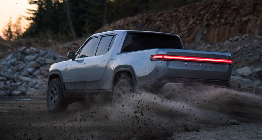 Πως μπορεί το Rivian RT1 να στρίβει γύρω από τον άξονα του;