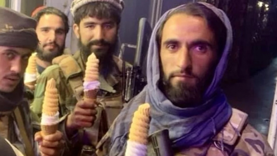 Taliban: Η φωτογραφία με τα παγωτά που κάνει τον γύρο των social media και η σύνδεσή του ως τρολάρισμα στον Biden