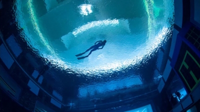 Στο Ντουμπάι η μεγαλύτερη και βαθύτερη πισίνα στον κόσμο - Μπήκε στο βιβλίο Γκίνες