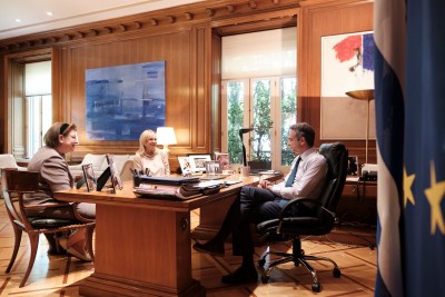 Συνάντηση Μητσοτάκη με την πρόεδρο του Ιδρύματος «Το Σπίτι του Ηθοποιού», Άννα Φονσου