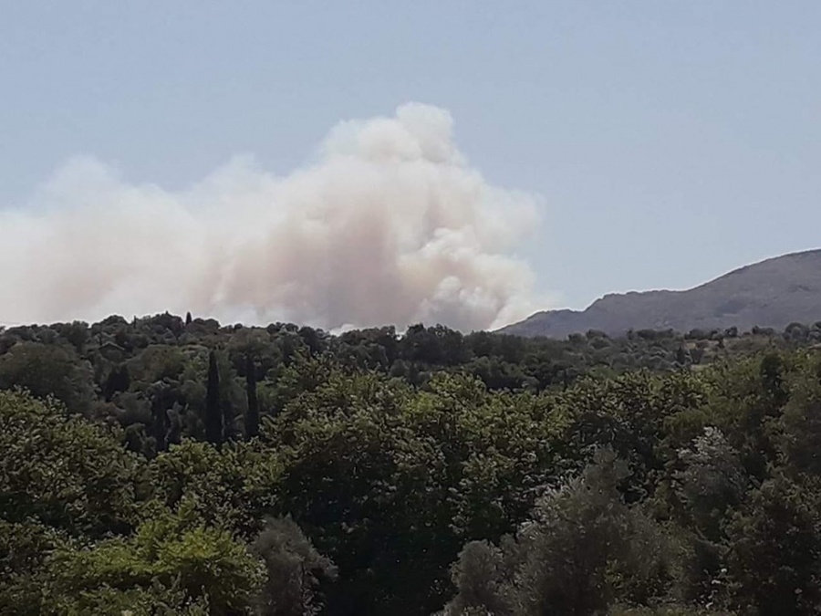 Συναγερμός στην Πυροσβεστική - Πυρκαγιά στην περιοχή Μανίκια στην Εύβοια - Εκκενώθηκε χωριό