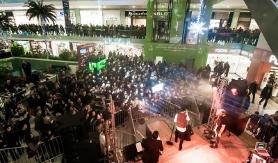 Λαμπερό Christmas Live Stage στο ATHENS METRO MALL με τους ONIRAMA!