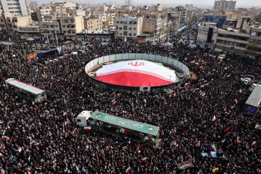 Εθνικό πένθος και δεκάδες χιλιάδες Ιρανοί στο τελευταίο «αντίο» στους διοικητές των Φρουρών της Επανάστασης