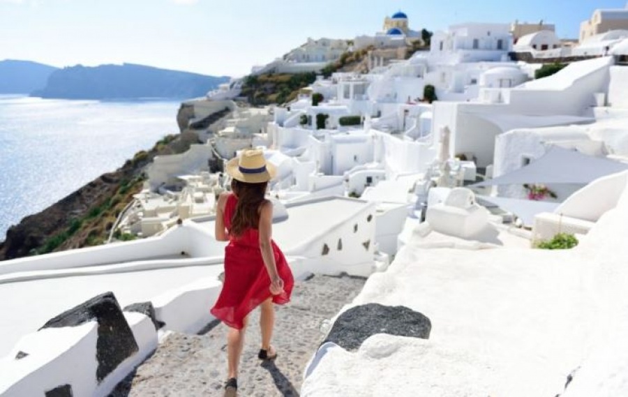 Σχεδόν 7 στους 10 Έλληνες θέλουν διακοπές με voucher