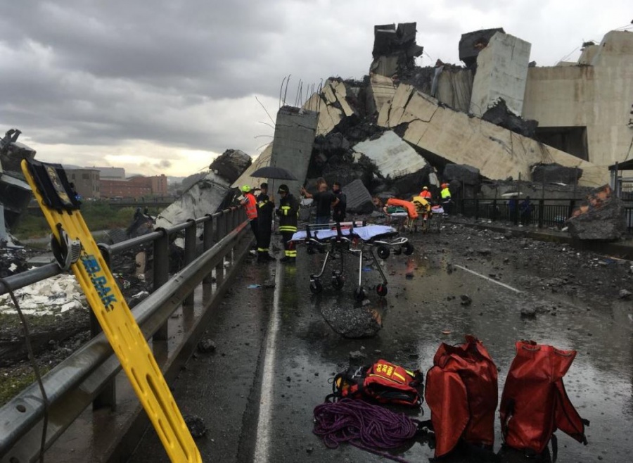 Τουλάχιστον 39 νεκροί από την κατάρρευση της γέφυρας στη Γένοβα - Επίθεση Salvini στην ΕΕ