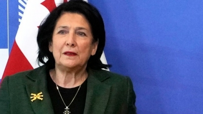 Γεωργία: Η πρόεδρος χαιρετίζει τη «νίκη των διαδηλωτών»