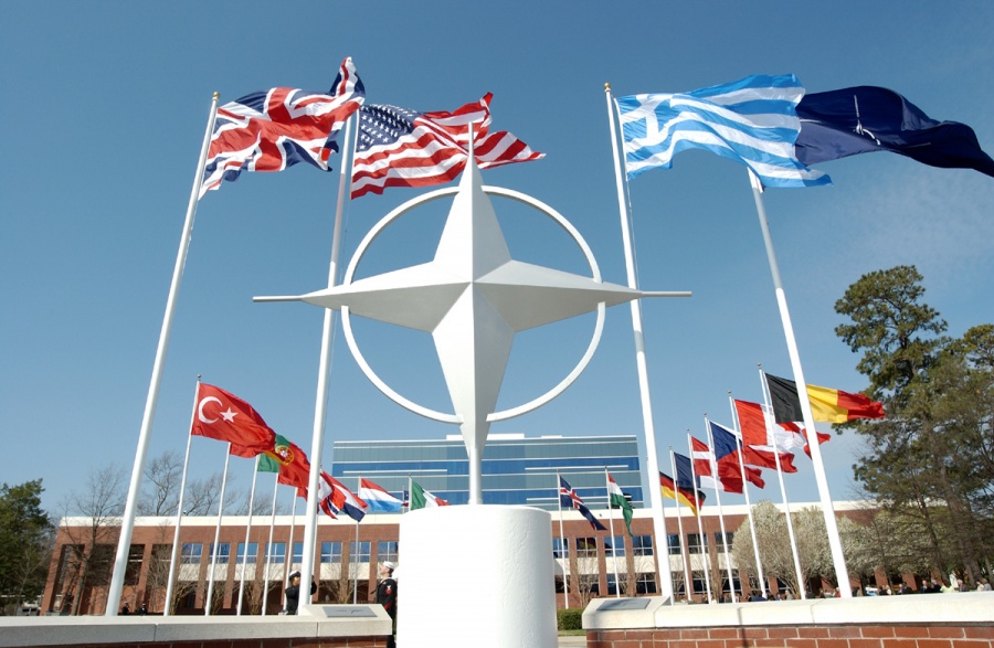 Η εικόνα που θα παρουσιάσει η ελληνική αντιπροσωπεία στο ΝΑΤΟ θα είναι αν μη τι άλλο προβληματική.