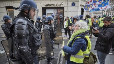Κόντρα Βρυξελλών - Παρισίου για την αστυνομική βία: «Δική μας δουλειά η αστυνομία μας»