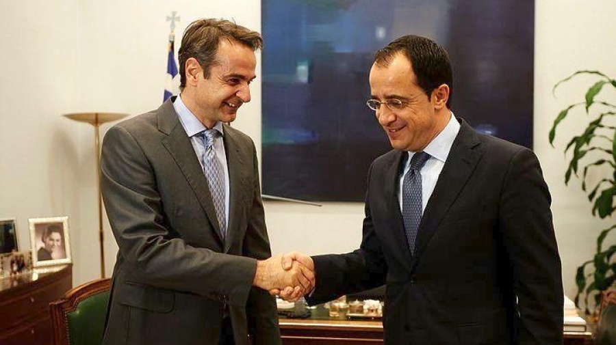 Συνάντηση Μητσοτάκη - Χριστοδουλίδη - Στενή συνεργασία Ελλάδας - Κύπρου για την αντιμετώπιση των προκλήσεων στην Αν. Μεσογείο