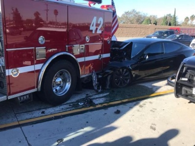 ΗΠΑ: Οι αρχές ερευνούν ατύχημα με όχημα της Tesla, που βρισκόταν σε λειτουργία Autopilot