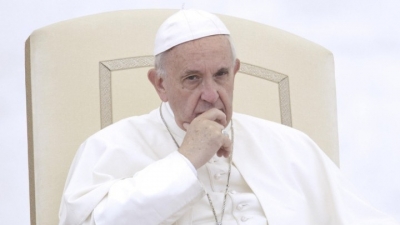 Ο πάπας Φραγκίσκος προσεύχεται για τα θύματα της σιδηροδρομικής τραγωδίας στα Τέμπη