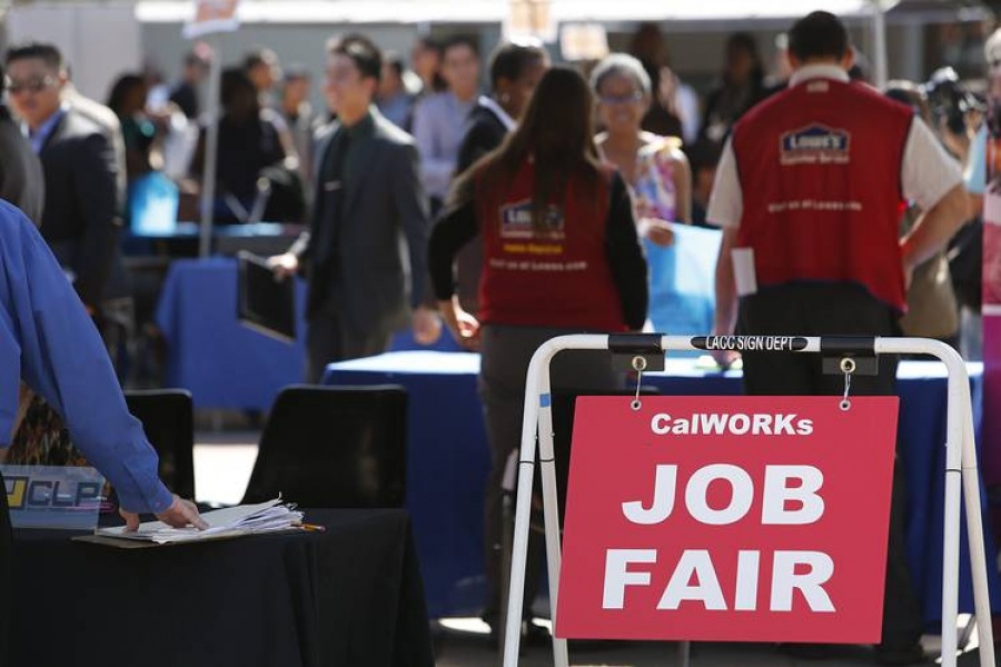 H ανεργία σαρώνει τις ΗΠΑ - Αναμένονται έως 6 εκατ. νέες αιτήσεις για επιδόματα
