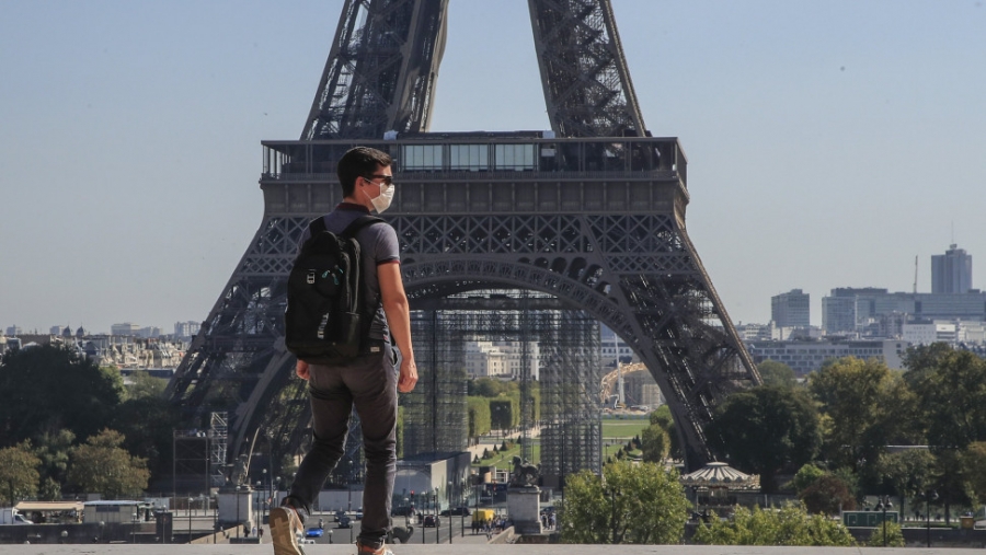 Γαλλία: Οι τουρίστες θα πρέπει να πληρώνουν για τα τεστ covid