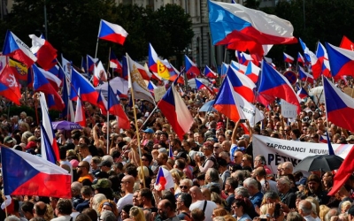 Ο Τσέχος πρωθυπουργός αποδίδει τις μεγάλες διαδηλώσεις κατά του ΝΑΤΟ και της ΕΕ σε «φιλορωσική προπαγάνδα»