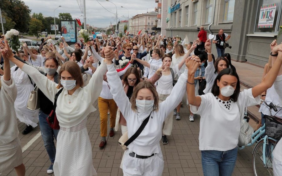 Λευκορωσία: Νέες διαδηλώσεις μετά την ξαφνική ορκωμοσία Lukashenko και συλλήψεις γυναικών