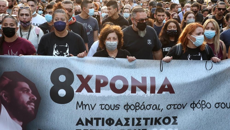 Σε εξέλιξη αντιφασιστική πορεία στο Κερατσίνι για τα 8 χρόνια από τη δολοφονία του Παύλου Φύσσα