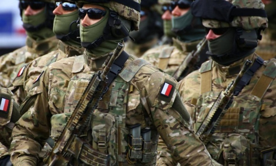 Κλιμακώνει την ένταση η Πολωνία – Στέλνει ακόμα 2.000 στρατιώτες στα σύνορα με τη Λευκορωσία