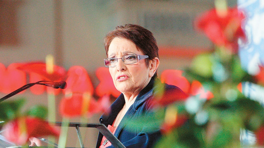 Η Παπαρήγα στηρίζει Κουτσούμπα: Υποκριτές όσοι προσπαθούν να κρύψουν ότι εταιρείες προσπαθούν να εκμεταλλευτούν φοιτήτριες