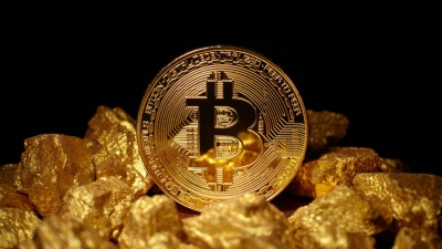 Γιατί όλοι αγοράζουν χρυσό και bitcoin; - Ο «παράγοντας ETF»