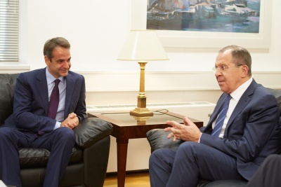 Διμερείς σχέσεις, διεθνή και περιφερειακά θέματα στην ατζέντα Μητσοτάκη - Lavrov