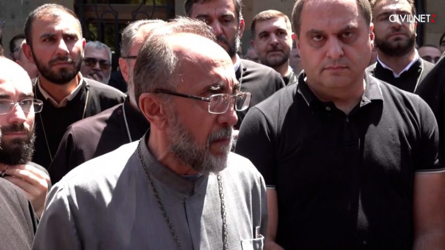 Το καθεστώς Pashinyan κατά Ορθοδοξίας και Ρωσίας – Πολιορκία του αρχιεπισκόπου στο Ejmiatsin, μάχη για την ψυχή της Αρμενίας