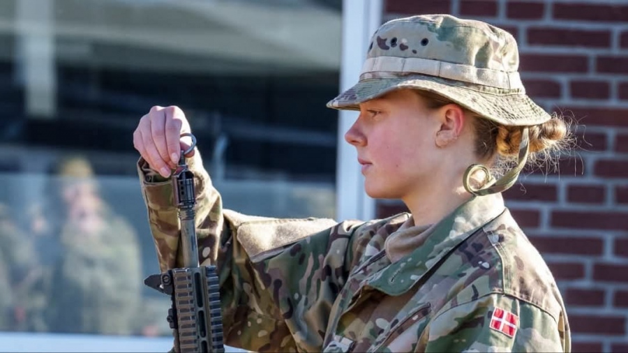 Ισότητα των φύλων στην πράξη: Η Δανία καθιερώνει υποχρεωτική στρατιωτική θητεία για τις γυναίκες