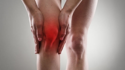 Ενέσεις ή αρθροπλαστική γόνατος; Ποια είναι η καλύτερη επιλογή για την οστεοαρθρίτιδα;