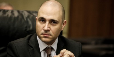 Νομικά κατά του Κωνσταντίνου Μπογδάνου θα κινηθεί η εφημερίδα «Αυγή»