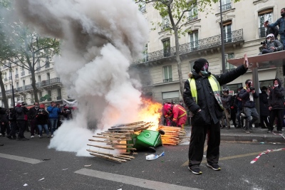 Διαδηλώσεις για την Πρωτομαγιά - Πεδίο μάχης το Παρίσι, άγριες συγκρούσεις της αστυνομίας με το black bloc
