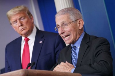 Fauci: Φρενάρει τις υποσχέσεις Trump για το εμβόλιο - Θα χρειαστεί περισσότερος χρόνος