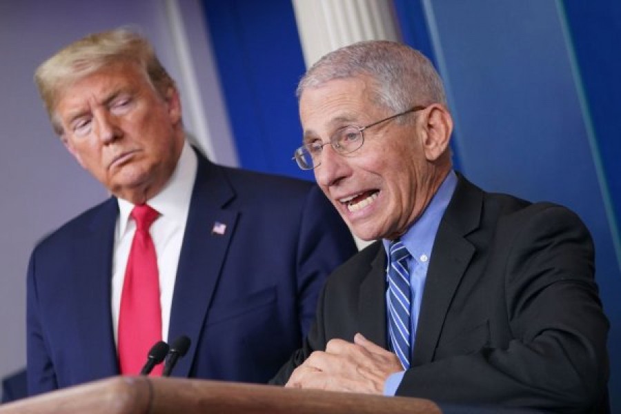 Fauci: Φρενάρει τις υποσχέσεις Trump για το εμβόλιο - Θα χρειαστεί περισσότερος χρόνος