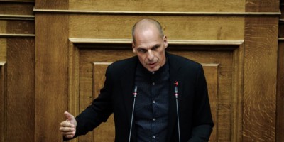 Βαρουφάκης: Έρχεται τσουνάμι λουκέτων, μόνη λύση η διαγραφή χρεών – Δυσθεώρητη η οικονομική μαύρη τρύπα