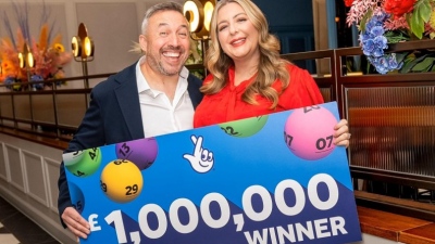 Απίστευτο χτύπημα της τύχης - Ζευγάρι κερδίζει ξανά εκατομμύρια και αψηφά κάθε πιθανότητα