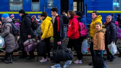 Αιμορραγεί δημογραφικά η Ουκρανία - Οι εξειδικευμένοι εργαζόμενοι μεταναστεύουν για να γλυτώσουν