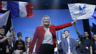 Γιατί η Le Pen έχει ήδη κερδίσει – Πώς κατάφερε να εδραιωθεί στην πολιτική σκηνή και να επιβάλει την ακροδεξιά ατζέντα