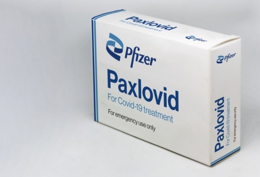 Περίεργη εξέλιξη: Η Pfizer σταματά τη δοκιμή χαπιών Paxlovid για τον COVID-19