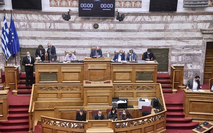 Κίνημα Αλλαγής: Η ΝΔ ψαρεύει ψήφους στους ακραίους που δεν αποδέχονται τον εμβολιασμό