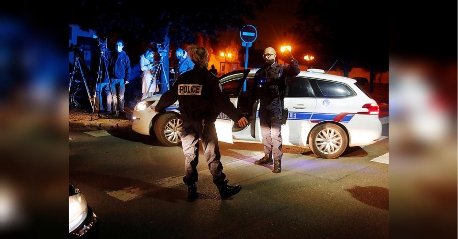 Ο δολοφόνος Γάλλου καθηγητή είχε στείλει sms σε γονέα που είχε εξοργιστεί με τα σκίτσα Μωάμεθ