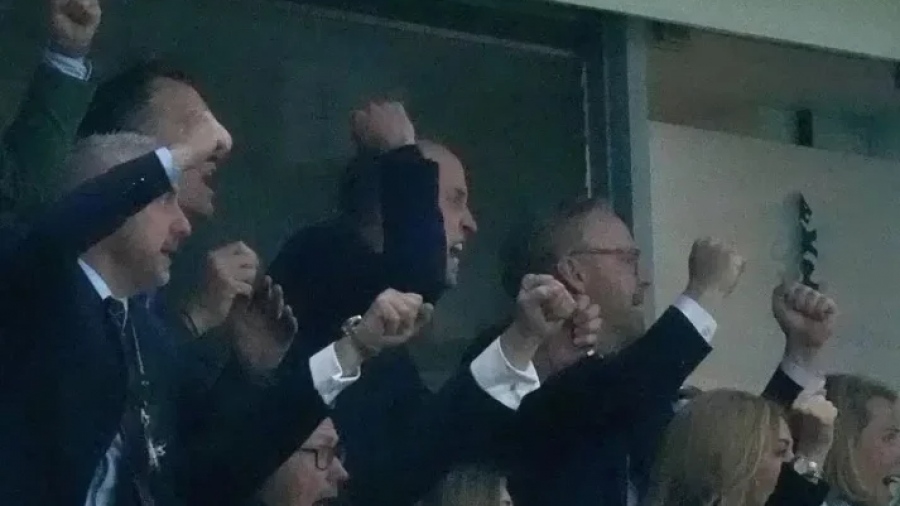 Ο πρίγκιπας Ουίλιαμ στον αγώνα Άστον Βίλα – Ολυμπιακός – Πανηγύρισε τα γκολ αλλά έφυγε απογοητευμένος