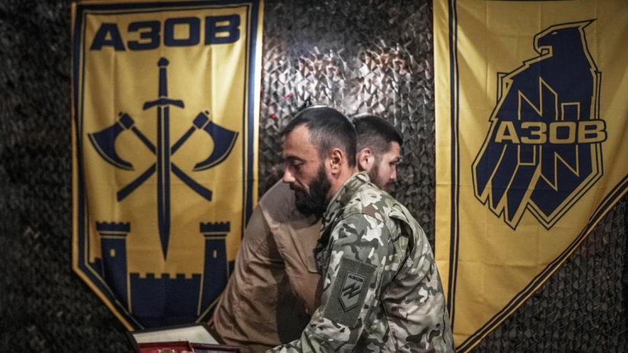 Τα zombie βγήκαν παγανιά... Ο Zelensky επιστράτευσε τους ναζί της Azov για στρατολογήσει με βία Ουκρανούς - Εκστρατεία τρόμου