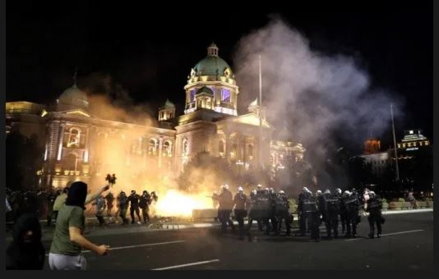 Πολιτική αναταραχή στη Σερβία λόγω κορωνοϊού - Στο στόχαστρο ο πρόεδρος Vucic