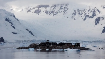 Στο Νότιο Πόλο οι άνθρωποι μπορούν να διασχίσουν και τις 24 ζώνες της ώρας σε μία μέρα