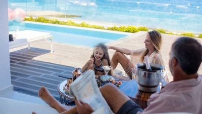 Hilton: Οι νέες τάσεις των ταξιδιωτών στις οικογενειακές διακοπές