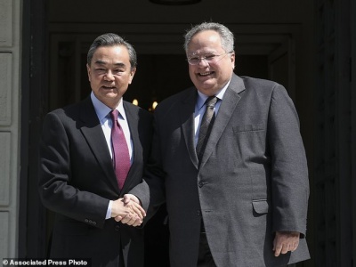 Επίσημη επίσκεψη Κοτζιά στην Κίνα – Σήμερα 27/8 η συνάντηση με τον Κινέζο ΥΠΕΞ, Wang Yi