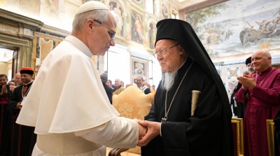 Ιστορική επίσκεψη του Πάπα Leo στο Οικουμενικό Πατριαρχείο – Αποστολή υψηλού ρίσκου στη «φωτιά» της Μέσης Ανατολή