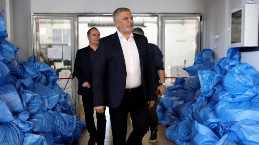 Στο κέντρο προετοιμασίας και διανομής του εκλογικού υλικού από την Περιφέρεια Αττικής σε 66 Δήμους ο Πατούλης