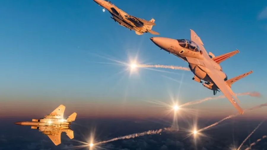 Άφαντη η «ισλαμική βόμβα»: Γιατί το Πακιστάν με πυρηνικά όπλα παραμένει σιωπηλός θεατής της ισραηλινής επιθετικότητας στη Μ. Ανατολή;