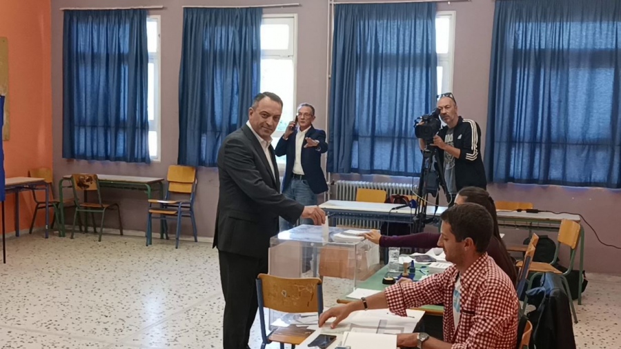 Β΄ γύρος αυτοδιοικητικών εκλογών - Στην Ηλιούπολη ψήφισε ο Στίγκας: Την αποχή να την αξιολογήσουν τα κόμματα