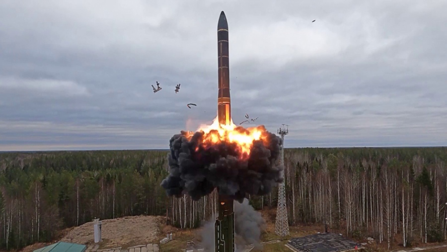 Επίδειξη ισχύος από Putin μία ημέρα μετά την προειδοποίηση στη Δύση - Δοκιμαστική εκτόξευση βαλλιστικού πυρηνικού πυραύλου